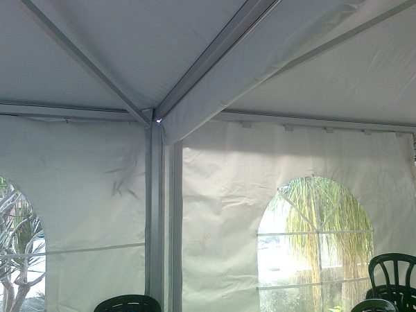 אנחנו מתמחים במתן פתרונות לחיבור האוהלים לפרגולות/מבנים קיימים